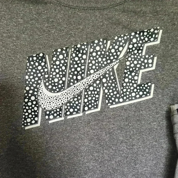 Boys Nike 2 Piece Set - Size 4-5 - Picture 3 of 9